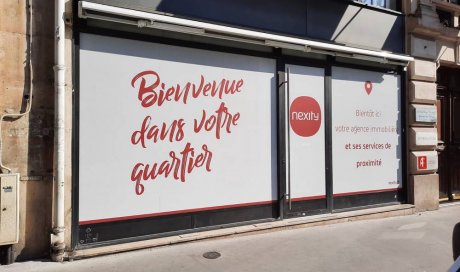 Film sur mesure pour vitrine en travaux à Paris - PRAZDO